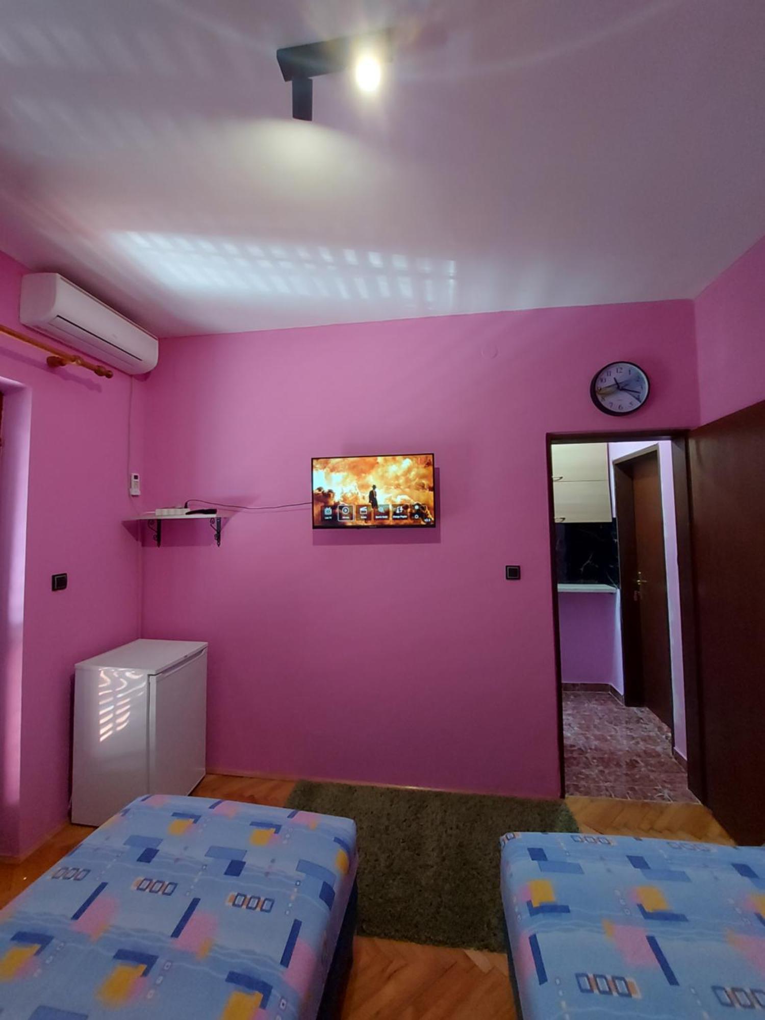 Barcelona Apartments Tivat Buitenkant foto