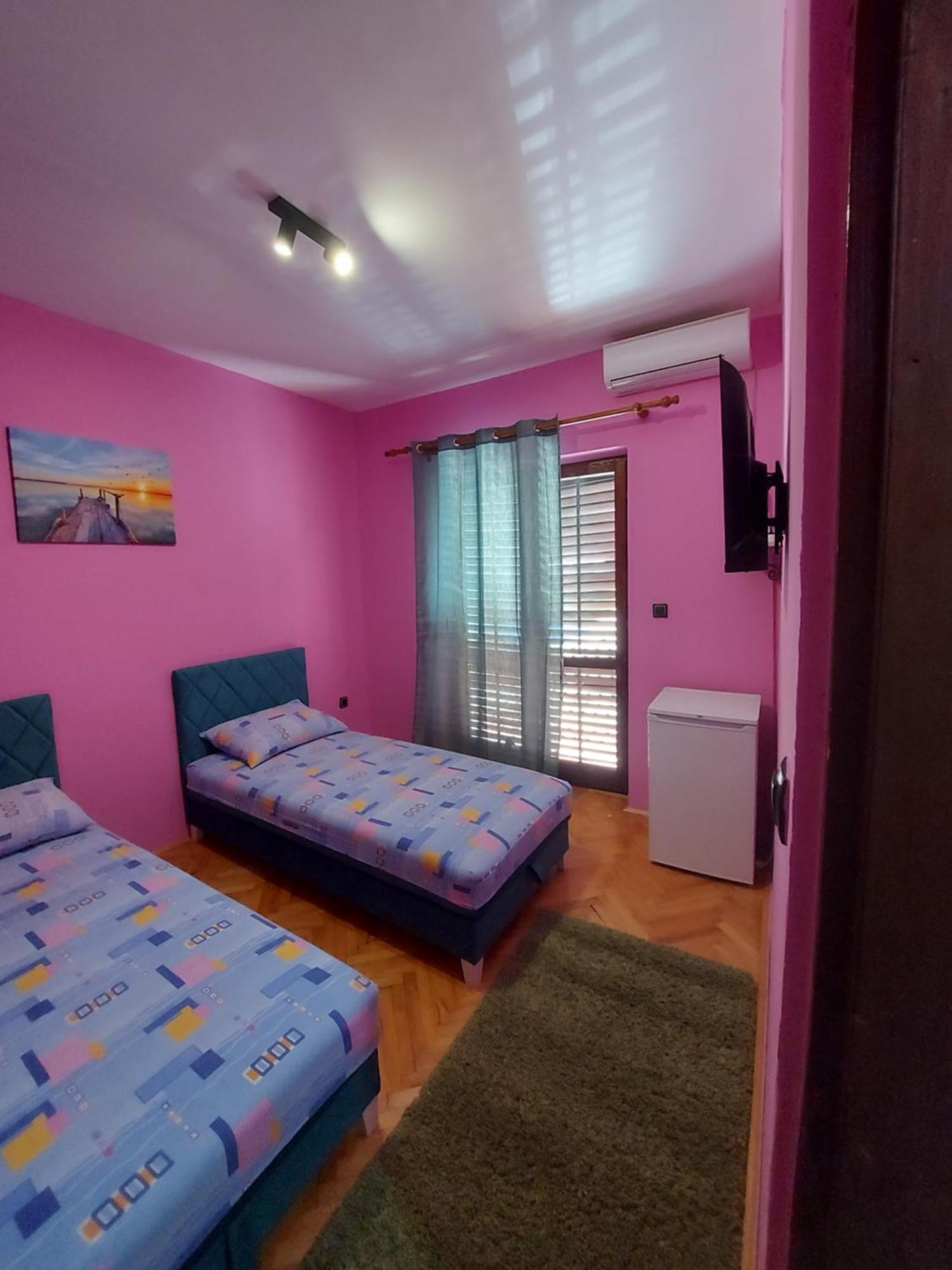 Barcelona Apartments Tivat Buitenkant foto