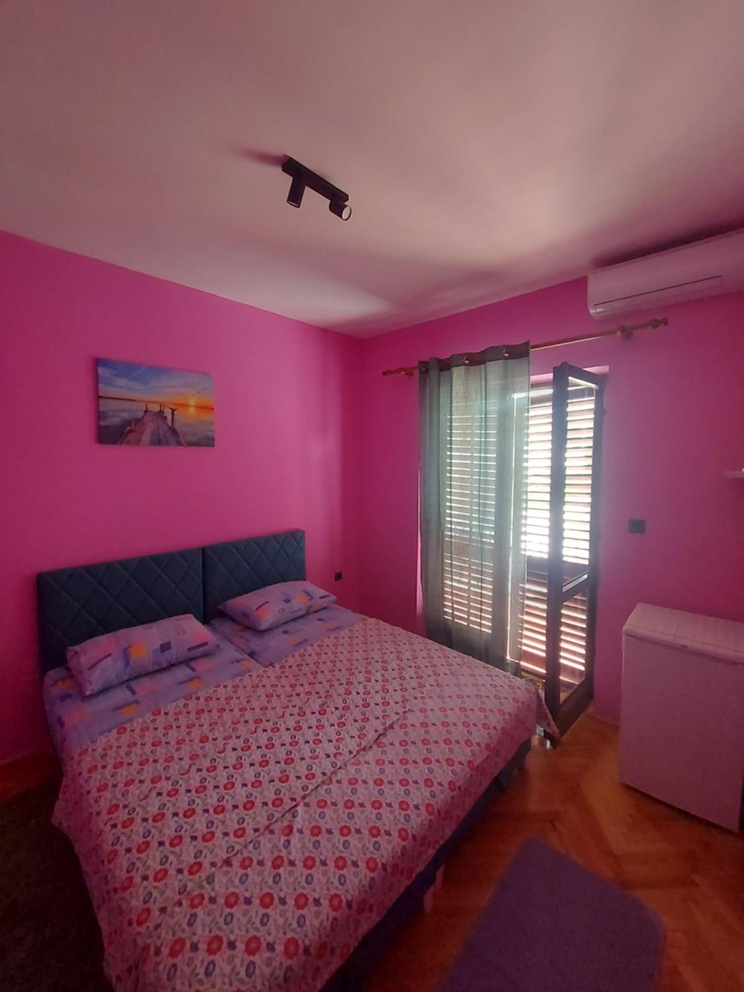 Barcelona Apartments Tivat Buitenkant foto